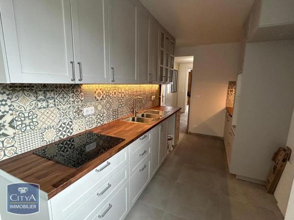 Appartement à louer 5 pièces 137.3m²