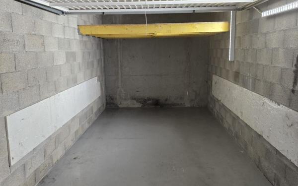 Stationnement à louer