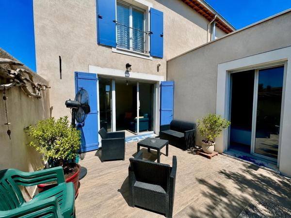 Maison de ville avec extérieur et parking sécurisé