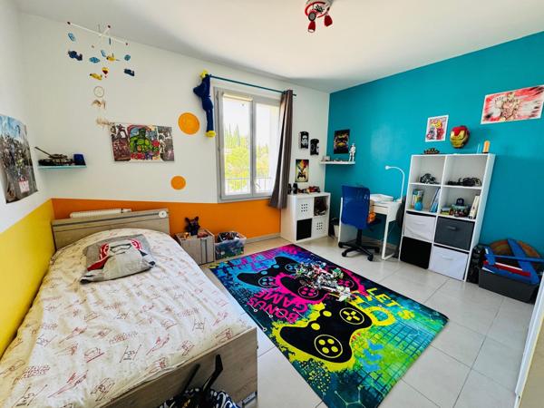 Maison de ville avec extérieur et parking sécurisé