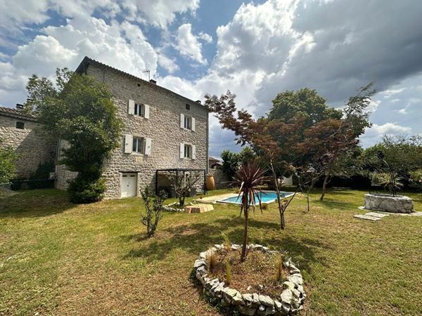 Maison à vendre    5 pièces •  Berrias-et-Casteljau