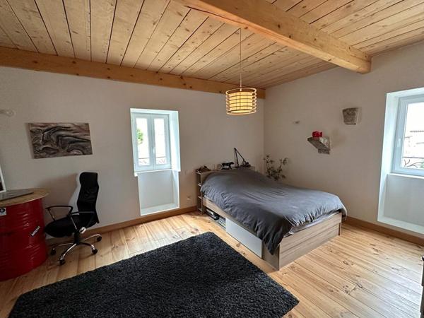 Maison à vendre    5 pièces •  Berrias-et-Casteljau