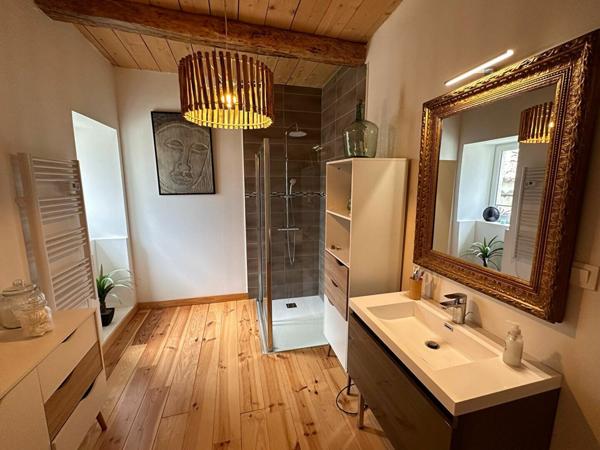 Maison à vendre    5 pièces •  Berrias-et-Casteljau