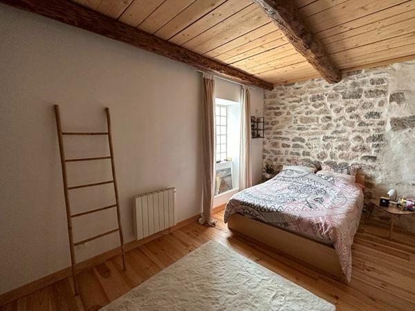 Maison à vendre    5 pièces •  Berrias-et-Casteljau