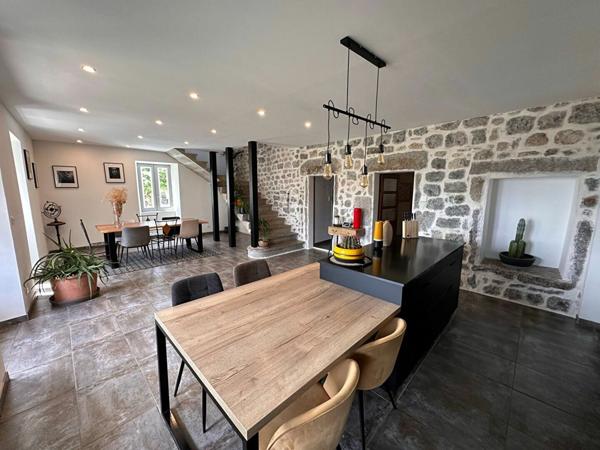 Maison à vendre    5 pièces •  Berrias-et-Casteljau