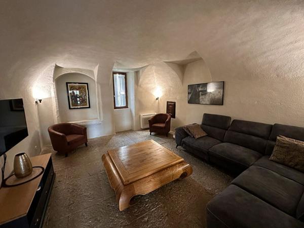 Maison à vendre    5 pièces •  Berrias-et-Casteljau