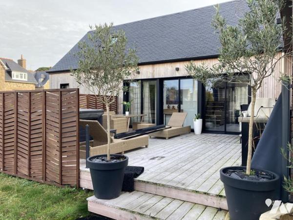 Proche centre ville et mer dans petite copropriété, magnifique appartement avec espaces extérieurs 