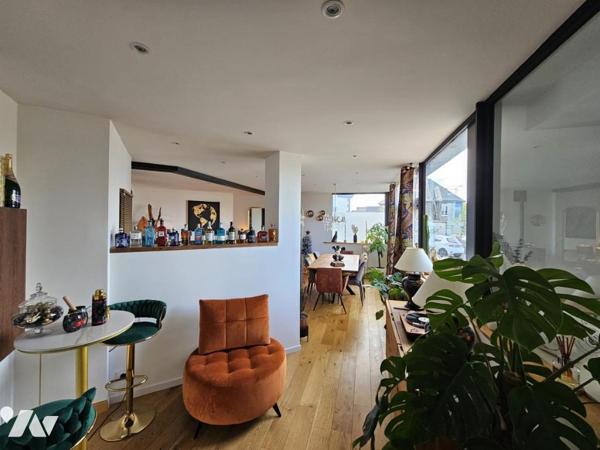 Proche centre ville et mer dans petite copropriété, magnifique appartement avec espaces extérieurs 