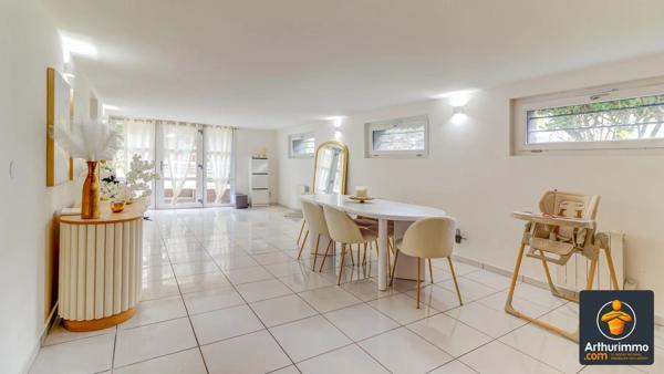 Location                                                      Appartement
                        
                     6 pièces                      160 m2                     à Charly