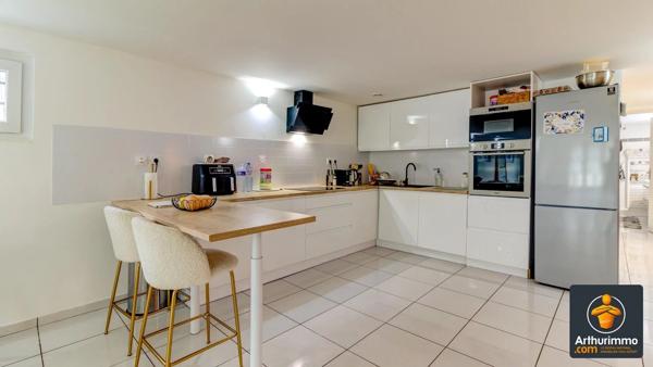 Location                                                      Appartement
                        
                     6 pièces                      160 m2                     à Charly