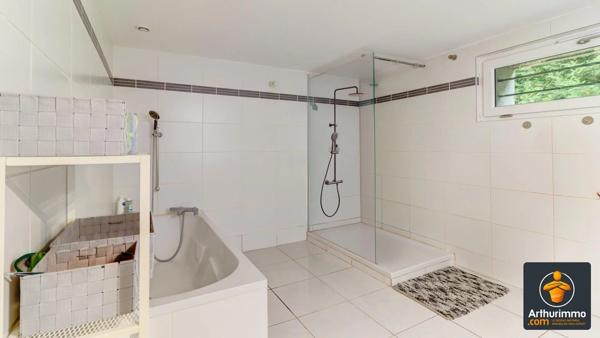 Location                                                      Appartement
                        
                     6 pièces                      160 m2                     à Charly