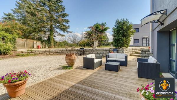 Location                                                      Appartement
                        
                     6 pièces                      160 m2                     à Charly