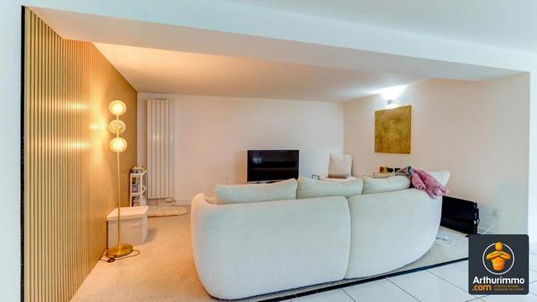 Location                                                      Appartement
                        
                     6 pièces                      160 m2                     à Charly