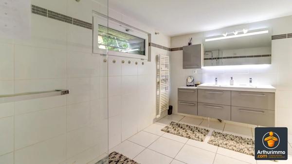Location                                                      Appartement
                        
                     6 pièces                      160 m2                     à Charly