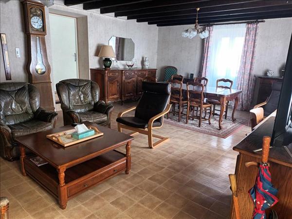 Maison à vendre 119 000 € Saint-Constant 7 p 190 m² DPE F