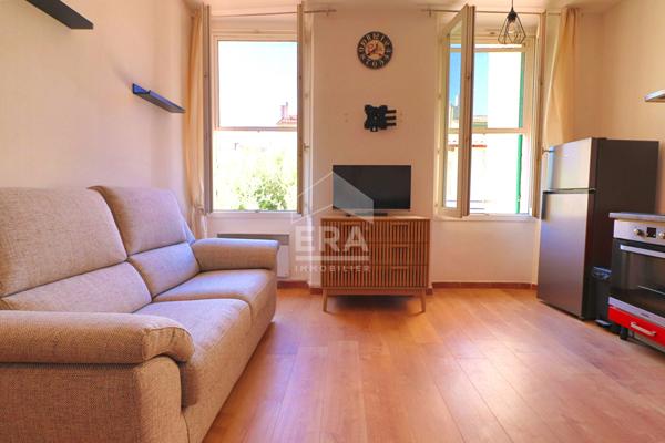 Appartement  a louer Marseille 2 pièces 32 m²  - dressing - dernier étage - exposition SUD -Lumineux - Calme