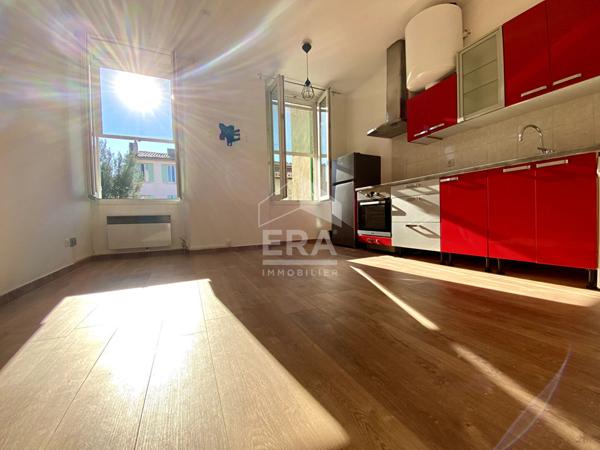 Appartement  a louer Marseille 2 pièces 32 m²  - dressing - dernier étage - exposition SUD -Lumineux - Calme