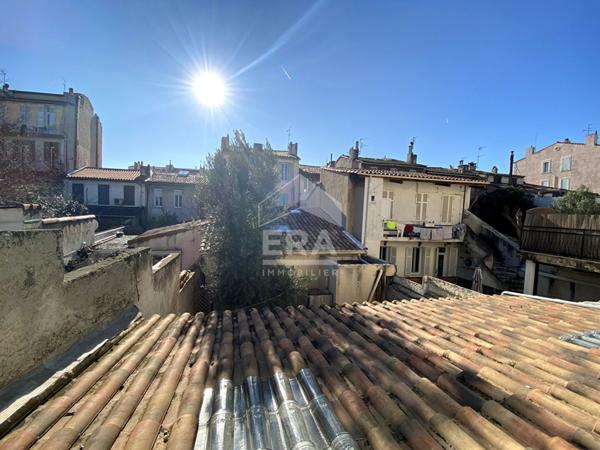 Appartement  a louer Marseille 2 pièces 32 m²  - dressing - dernier étage - exposition SUD -Lumineux - Calme