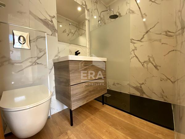 Appartement  a louer Marseille 2 pièces 32 m²  - dressing - dernier étage - exposition SUD -Lumineux - Calme