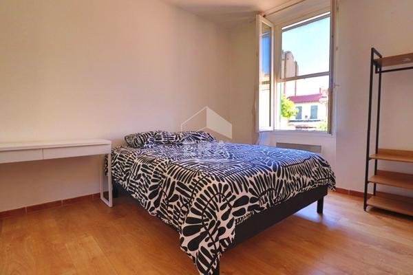 Appartement  a louer Marseille 2 pièces 32 m²  - dressing - dernier étage - exposition SUD -Lumineux - Calme