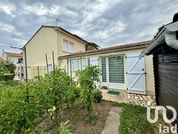 Maison 5 pièces de 106 m² à Gond-Pontouvre (16160)