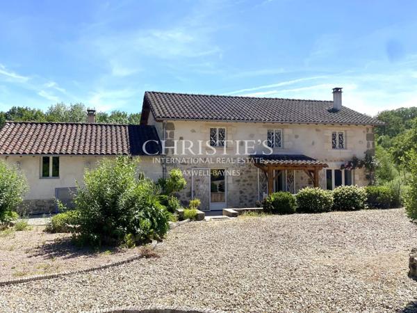 Un domaine rare, entre campagne et village — 14 hectares en un seul tenant