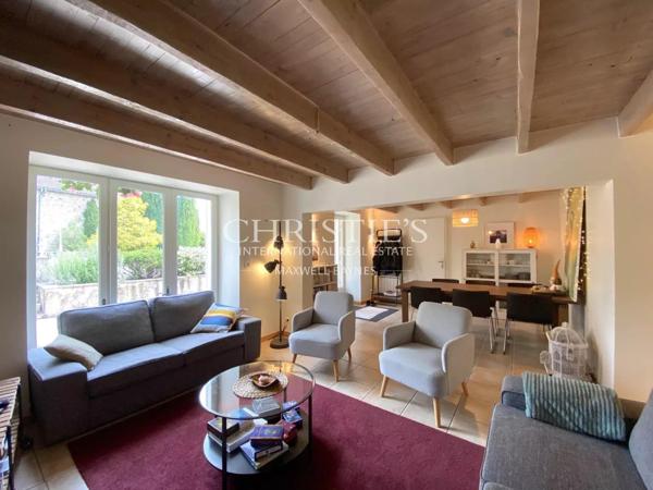 Un domaine rare, entre campagne et village — 14 hectares en un seul tenant