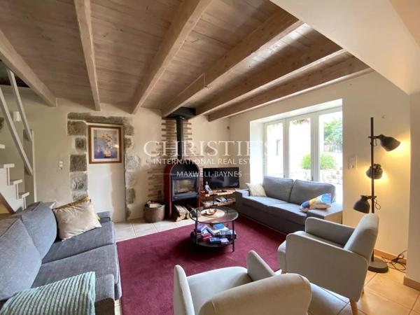 Un domaine rare, entre campagne et village — 14 hectares en un seul tenant