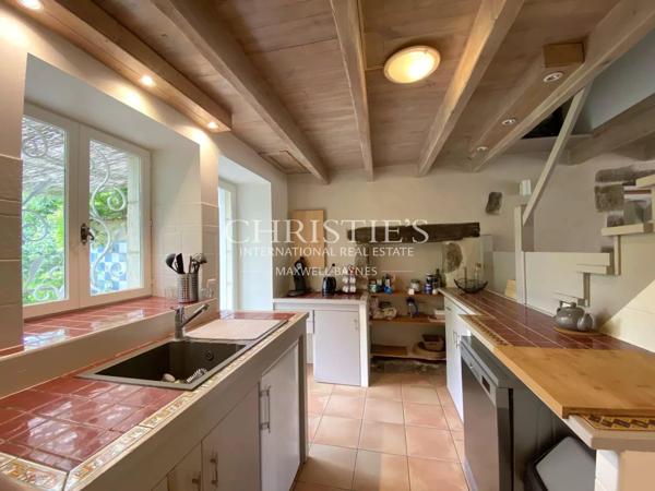 Un domaine rare, entre campagne et village — 14 hectares en un seul tenant