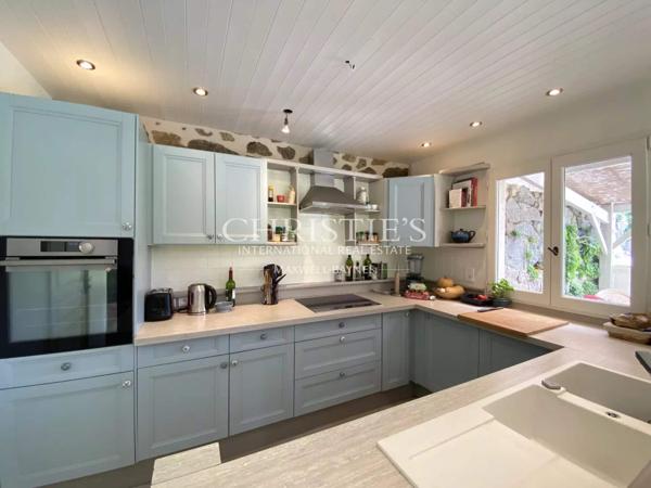 Un domaine rare, entre campagne et village — 14 hectares en un seul tenant