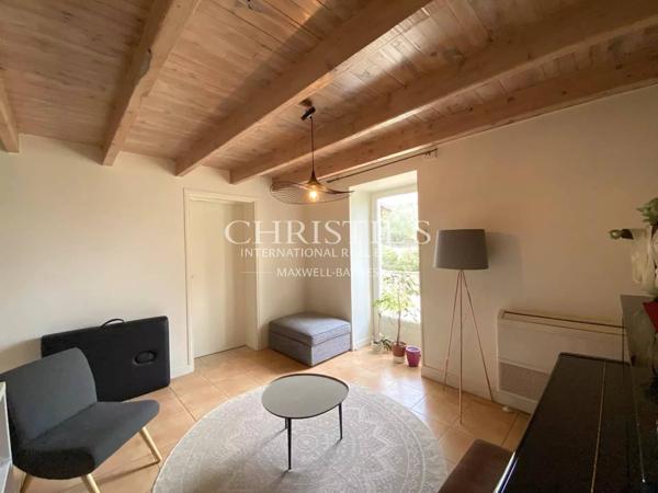 Un domaine rare, entre campagne et village — 14 hectares en un seul tenant