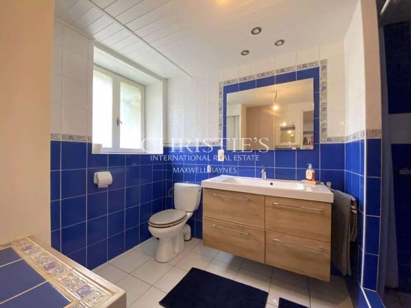 Un domaine rare, entre campagne et village — 14 hectares en un seul tenant