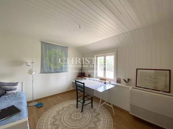 Un domaine rare, entre campagne et village — 14 hectares en un seul tenant