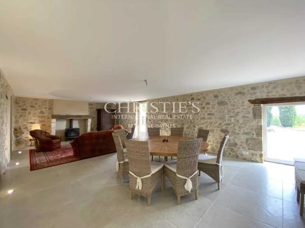 Un domaine rare, entre campagne et village — 14 hectares en un seul tenant