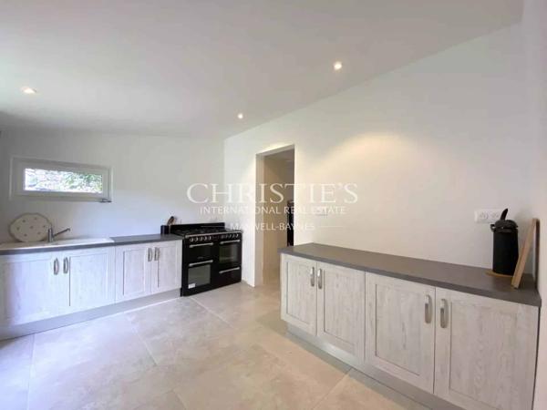 Un domaine rare, entre campagne et village — 14 hectares en un seul tenant