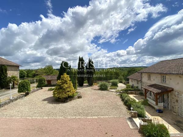 Un domaine rare, entre campagne et village — 14 hectares en un seul tenant