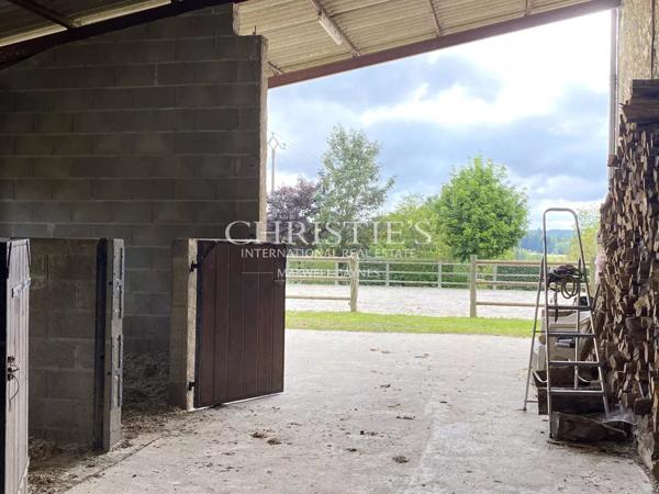 Un domaine rare, entre campagne et village — 14 hectares en un seul tenant