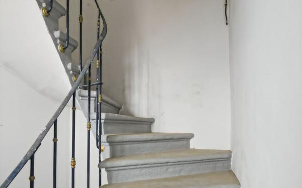 Immeuble à vendre    6 pièces • 160,96 m2 Alès