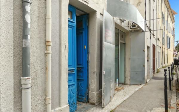 Immeuble à vendre    6 pièces • 160,96 m2 Alès