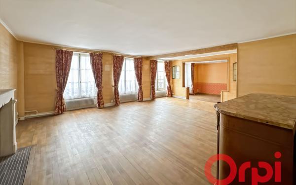 Appartement à vendre    5 pièces • 230 m2 Saint-Amand-Montrond