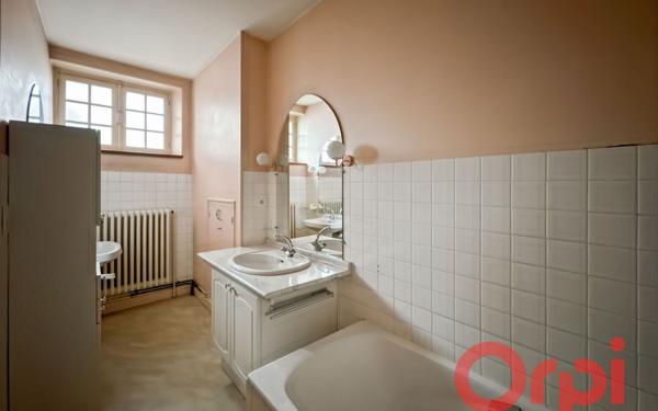 Appartement à vendre    5 pièces • 230 m2 Saint-Amand-Montrond