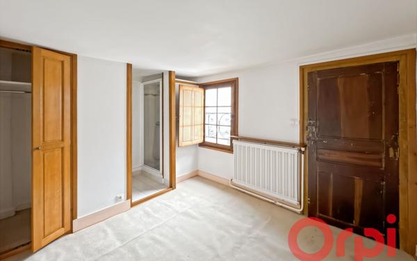 Appartement à vendre    5 pièces • 230 m2 Saint-Amand-Montrond