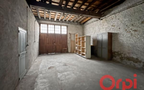 Appartement à vendre    5 pièces • 230 m2 Saint-Amand-Montrond