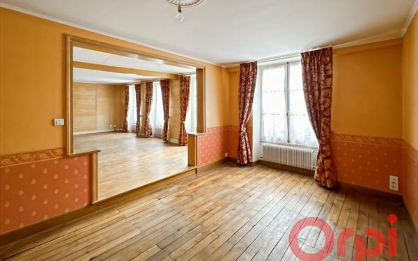 Appartement à vendre    5 pièces • 230 m2 Saint-Amand-Montrond