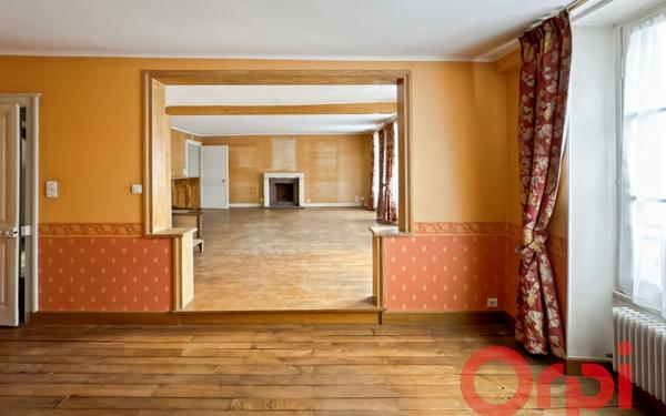 Appartement à vendre    5 pièces • 230 m2 Saint-Amand-Montrond