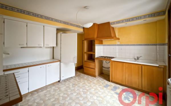Appartement à vendre    5 pièces • 230 m2 Saint-Amand-Montrond