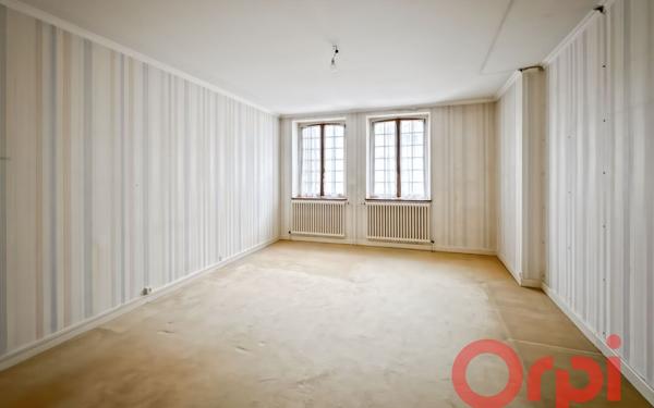 Appartement à vendre    5 pièces • 230 m2 Saint-Amand-Montrond