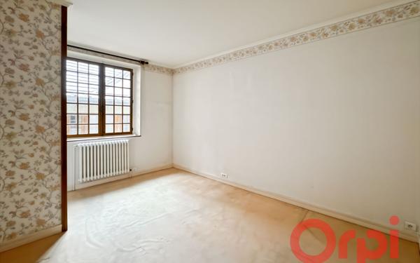 Appartement à vendre    5 pièces • 230 m2 Saint-Amand-Montrond