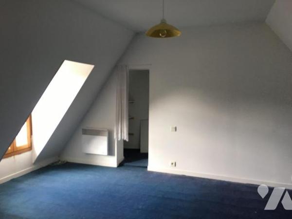 Une maison d'habitation de 55 m² 
comprenant; 
Au rez-de-chaussée ; Entrée, séjour, cuisine, WC...