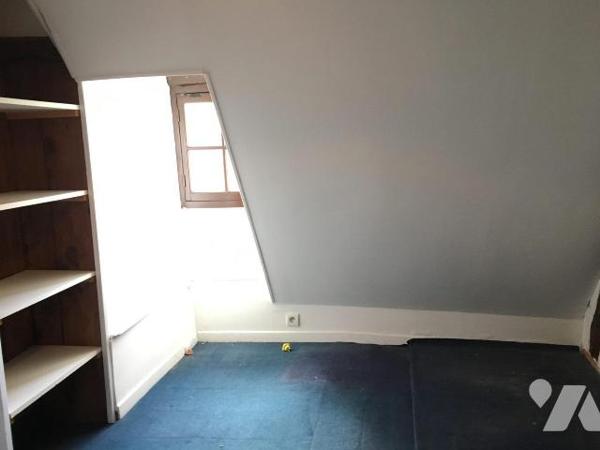 Une maison d'habitation de 55 m² 
comprenant; 
Au rez-de-chaussée ; Entrée, séjour, cuisine, WC...